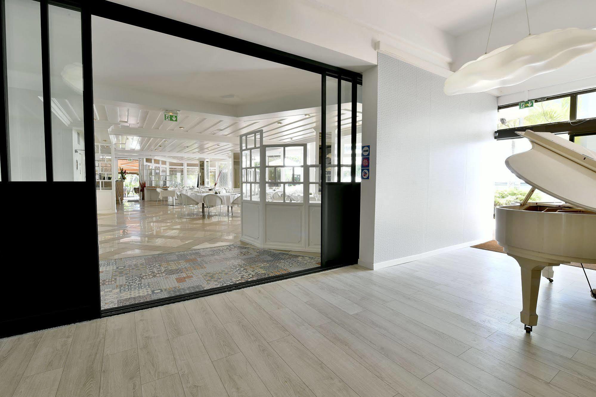 Hotel Le Saint Denis Luaran gambar