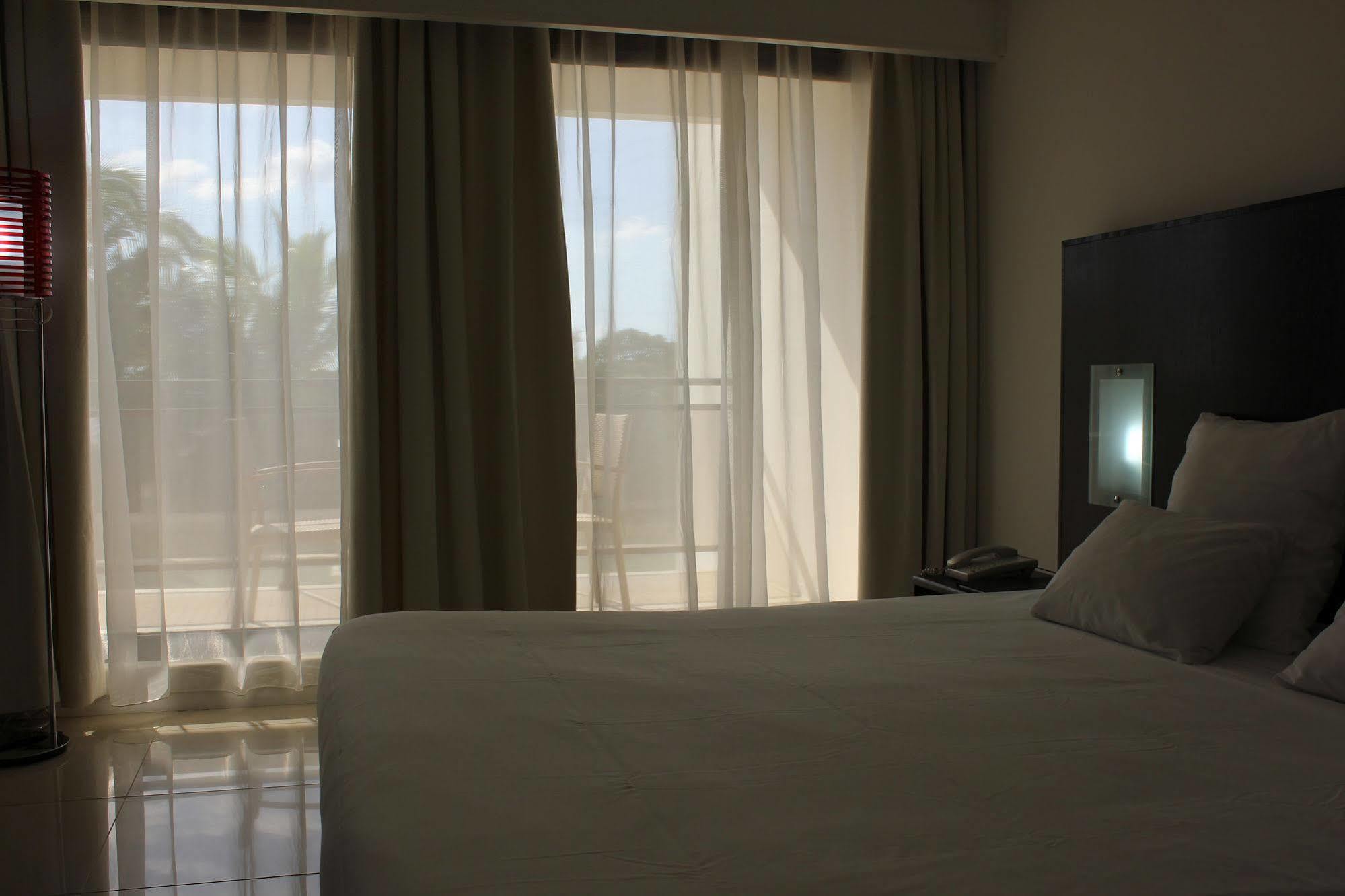Hotel Le Saint Denis Luaran gambar